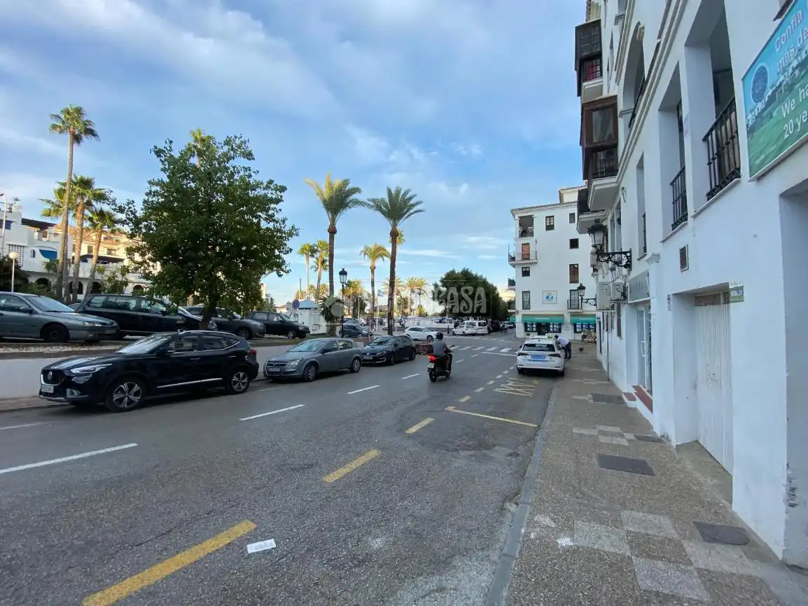 Außenansicht von Garage zum Verkauf in Manilva