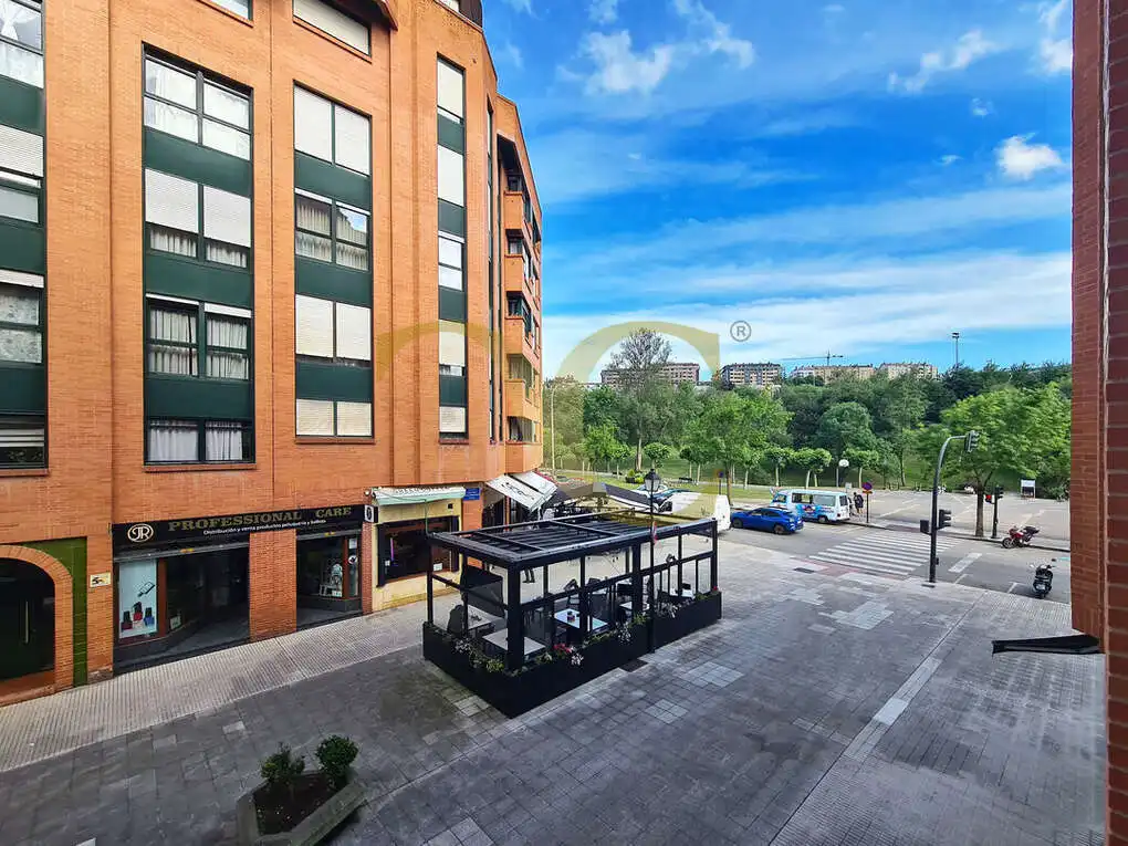 Vista exterior de Piso en venta en Oviedo  con Calefacción y Trastero