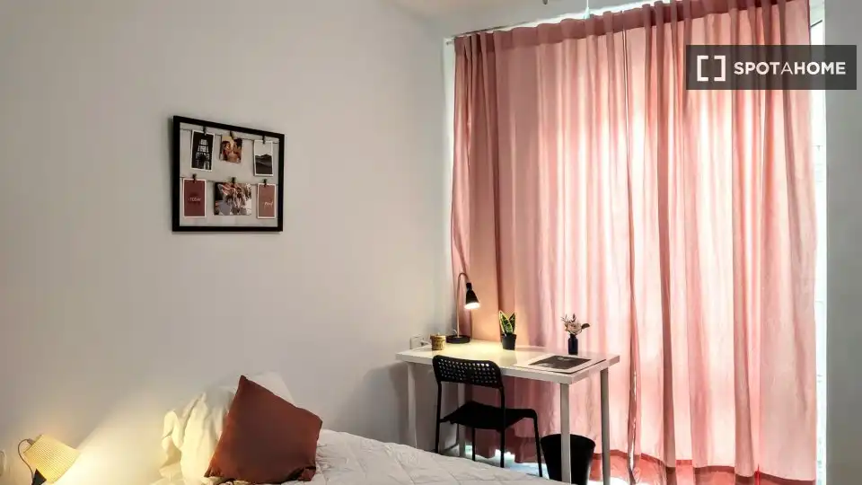 Habitación de Piso de alquiler en Valencia con Aire acondicionado, Calefacción y Amueblado