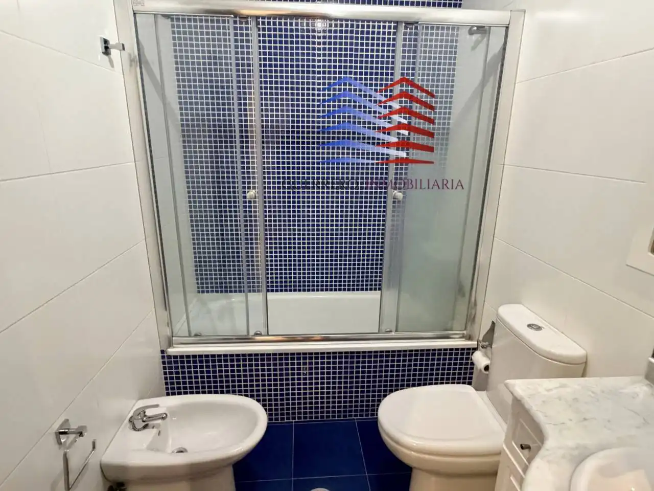 Baño de Apartamento de alquiler en Barbadás con Calefacción, Trastero y Amueblado