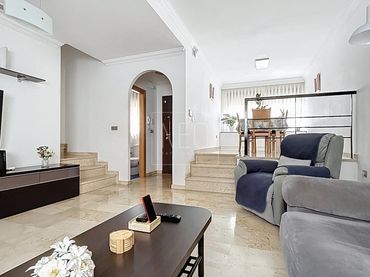 Casa a schiera con balcone in vendita a GRANJA