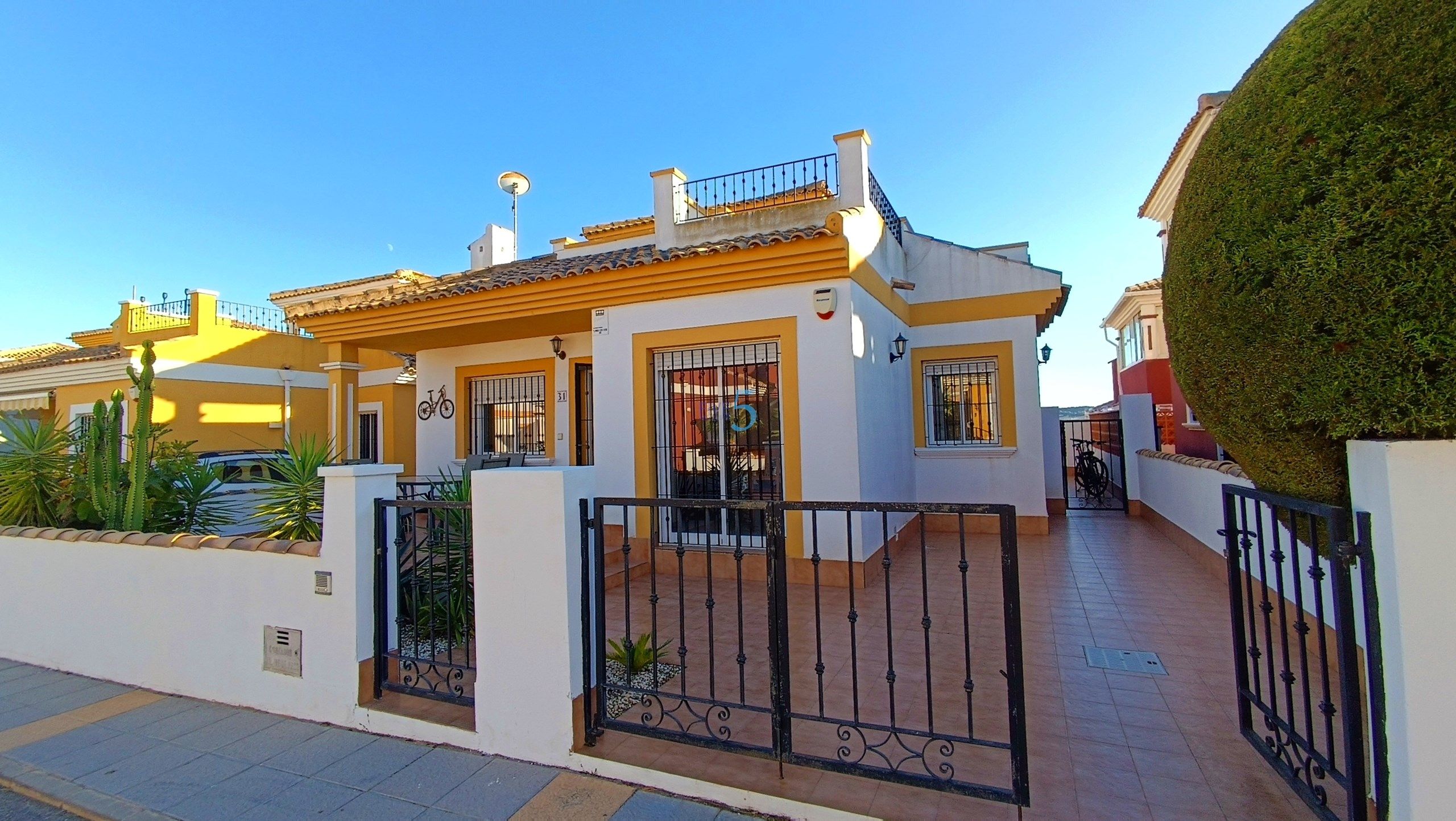 Vista exterior de Casa o chalet en venta en Orihuela con Aire acondicionado, Calefacción y Terraza