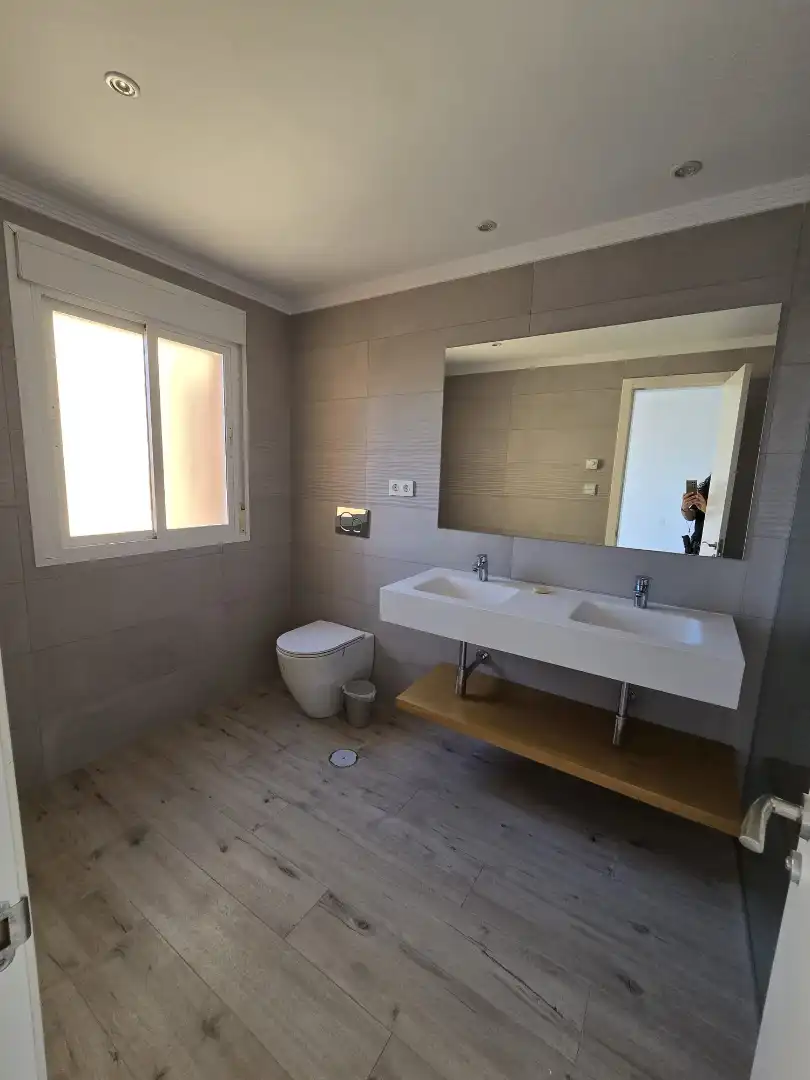 Baño de Casa adosada en venta en Benahavís con Aire acondicionado, Jardín privado y Terraza