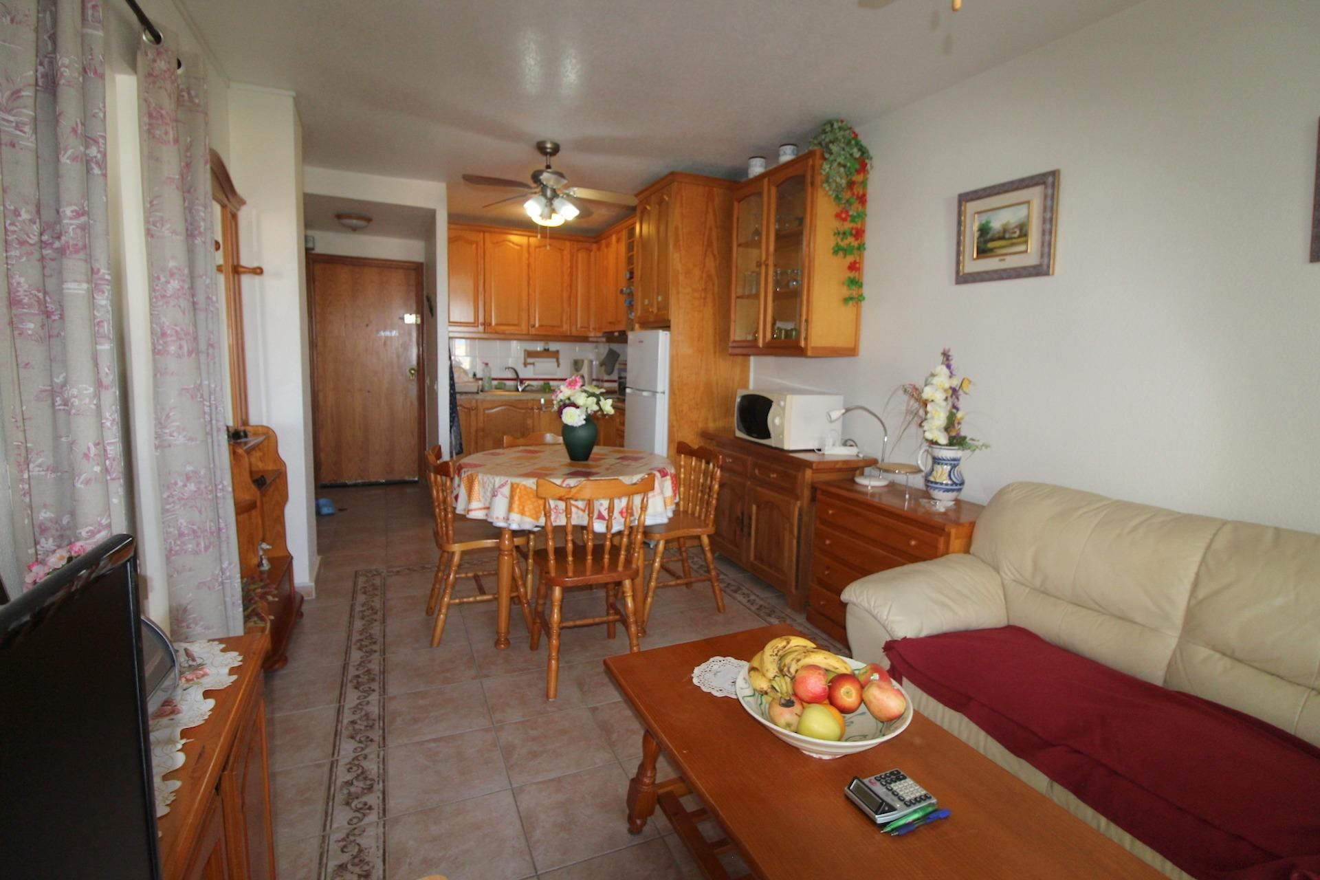 Cuina de Apartament en venda en Torrevieja amb Jardí privat, Terrassa i Balcó
