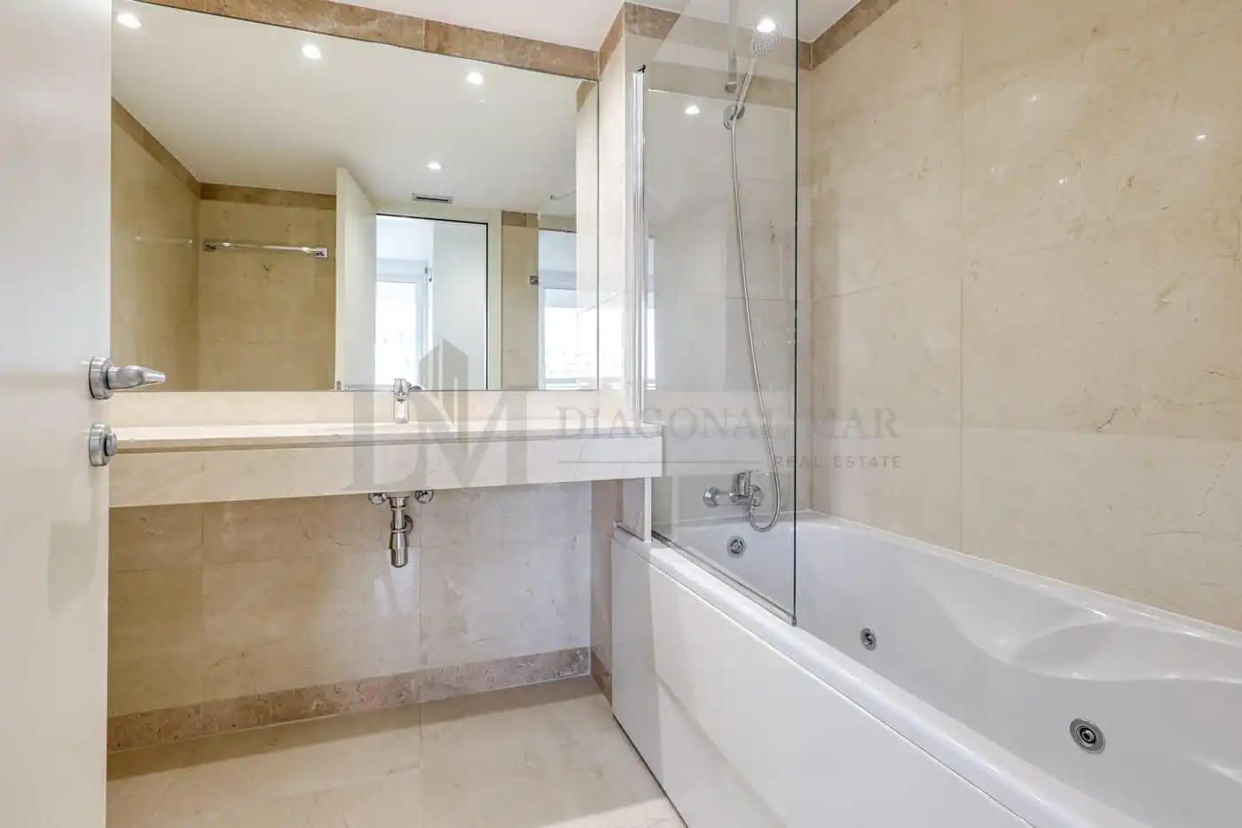 Baño de Piso en venta en Barcelona con Aire acondicionado, Calefacción y Terraza