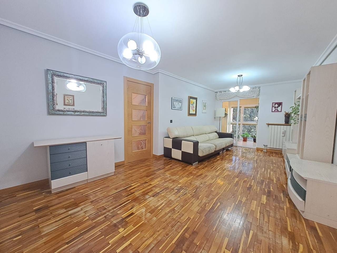 Sala de estar de Piso en venta en Burgos Capital con Calefacción, Terraza y Trastero