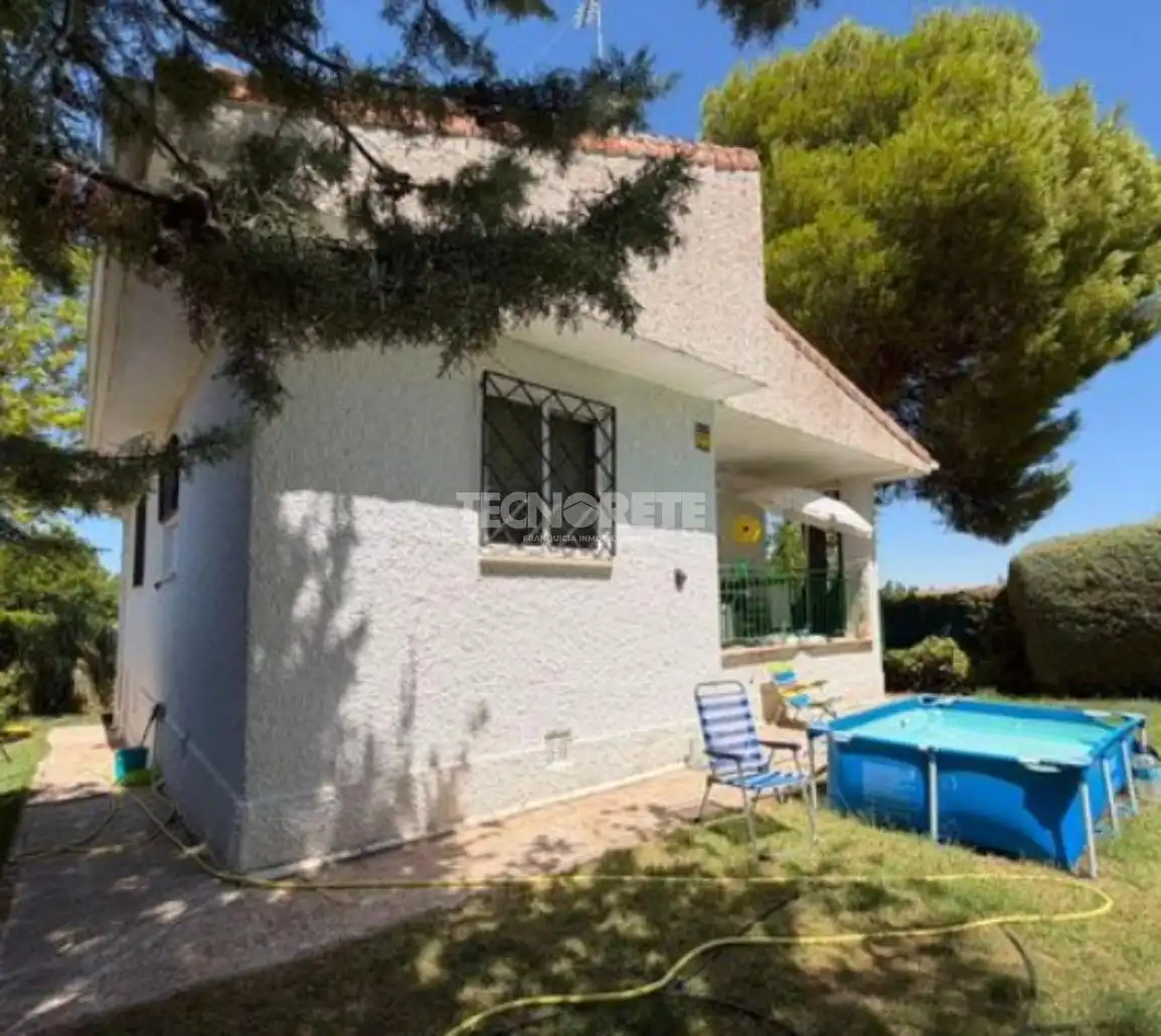 Exterior view of Houses for sale in Lillo  with Air Conditioner and Heating