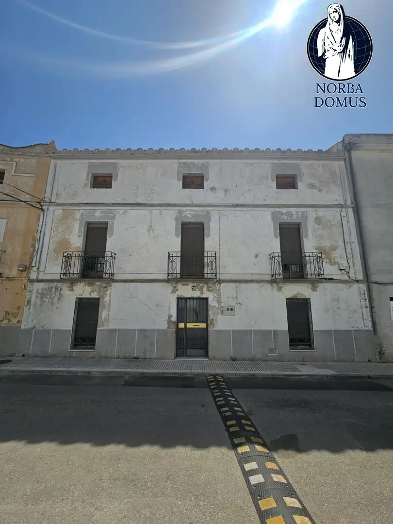 Vista exterior de Finca rústica en venda en Sierra de Fuentes amb Jardí privat, Terrassa i Traster