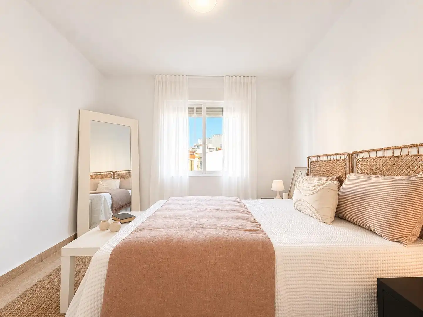 Bedroom of Flat for rent in Godella  with Air Conditioner, Terrace and Furnished