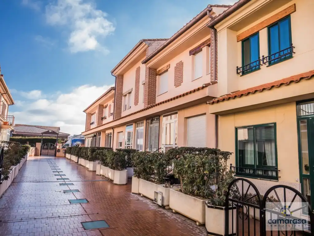 Vista exterior de Casa adosada en venta en Ávila
