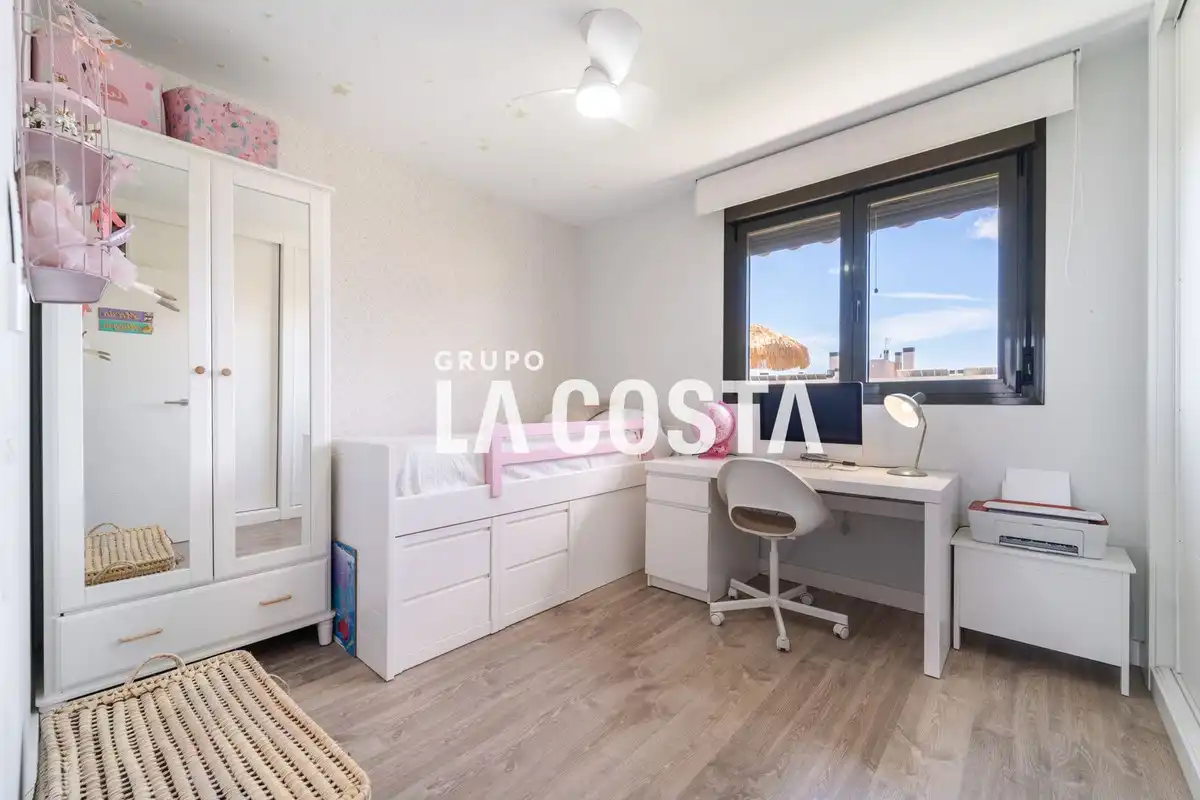 Habitación de Ático en venta en Torremolinos con Aire acondicionado, Terraza y Trastero
