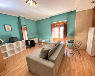 Living room of Flat for sale in Salamanca Capital  with Balcony