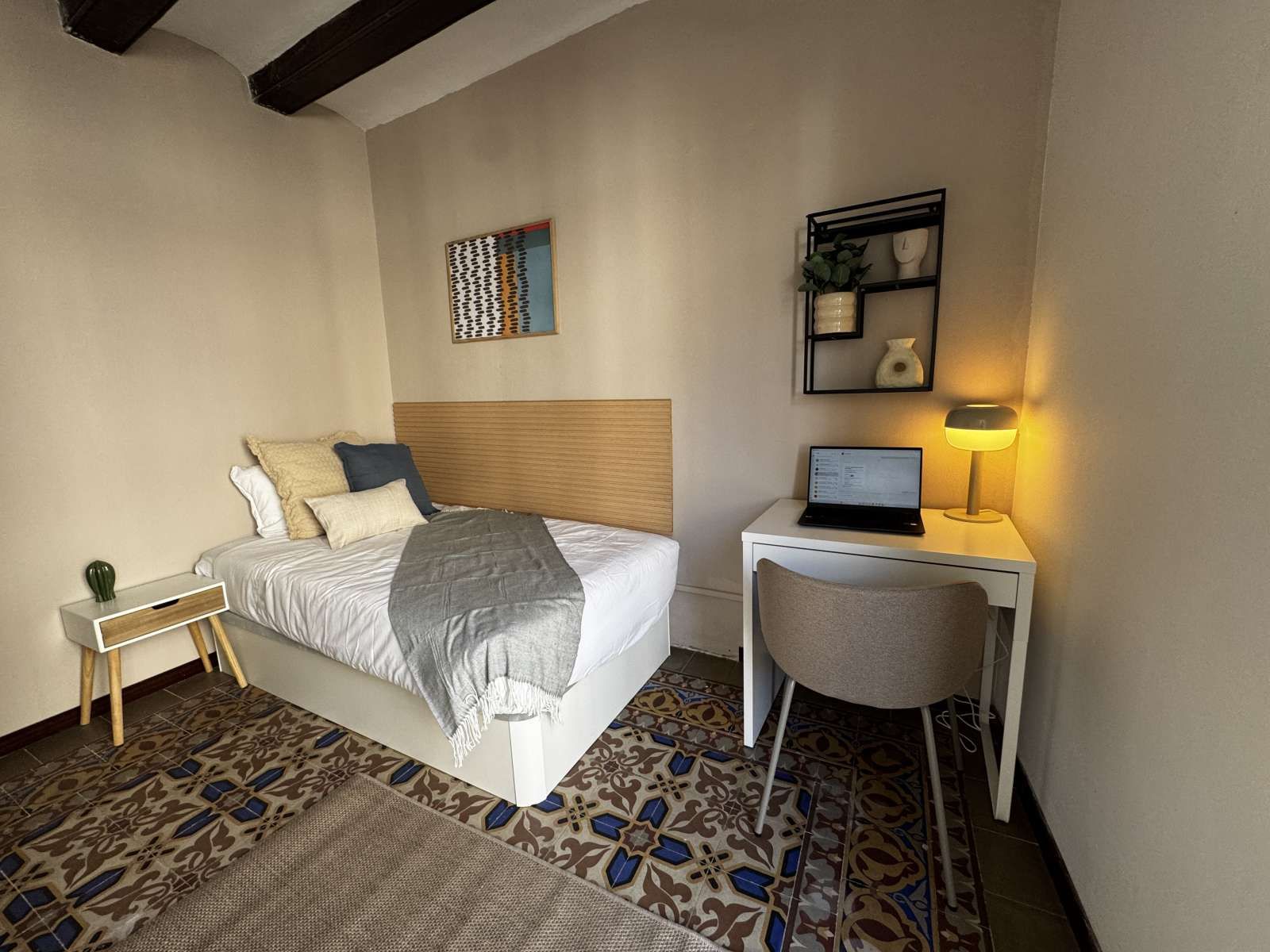 Flat to share in El Raval