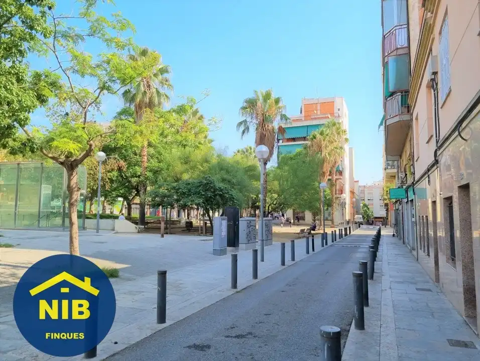 Vista exterior de Estudi en venda en Barcelona amb Parquet