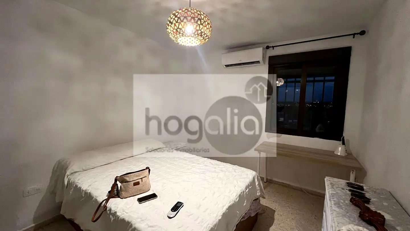 Bedroom of Flat for rent in Sevilla  with Air Conditioner, Terrace and Furnished