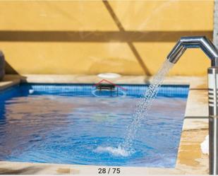 Piscina de Casa o xalet en venda en Valverde de la Virgen amb Calefacció, Jardí privat i Parquet
