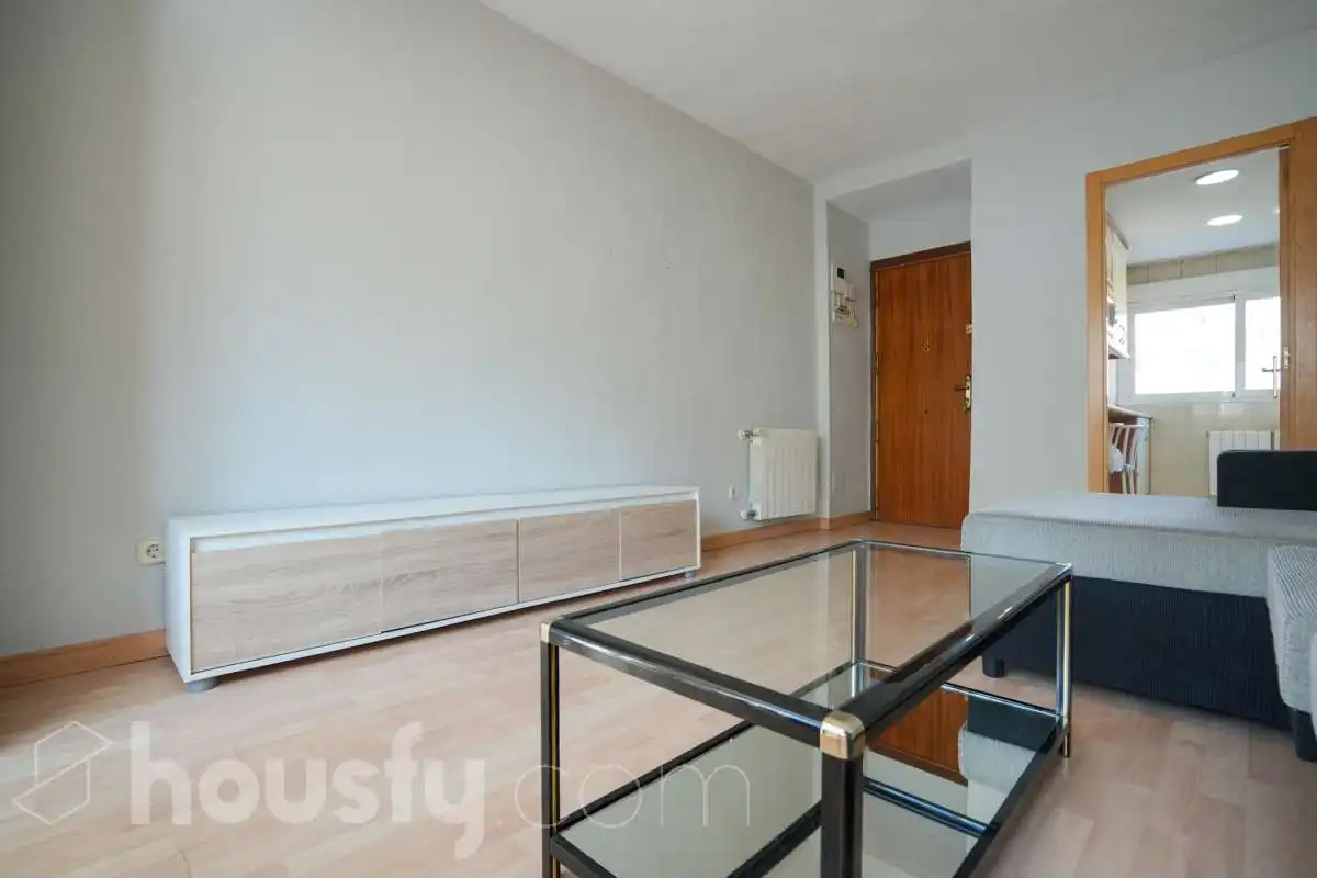 Sala d'estar de Pis en venda en Madrid amb Calefacció, Parquet i Moblat