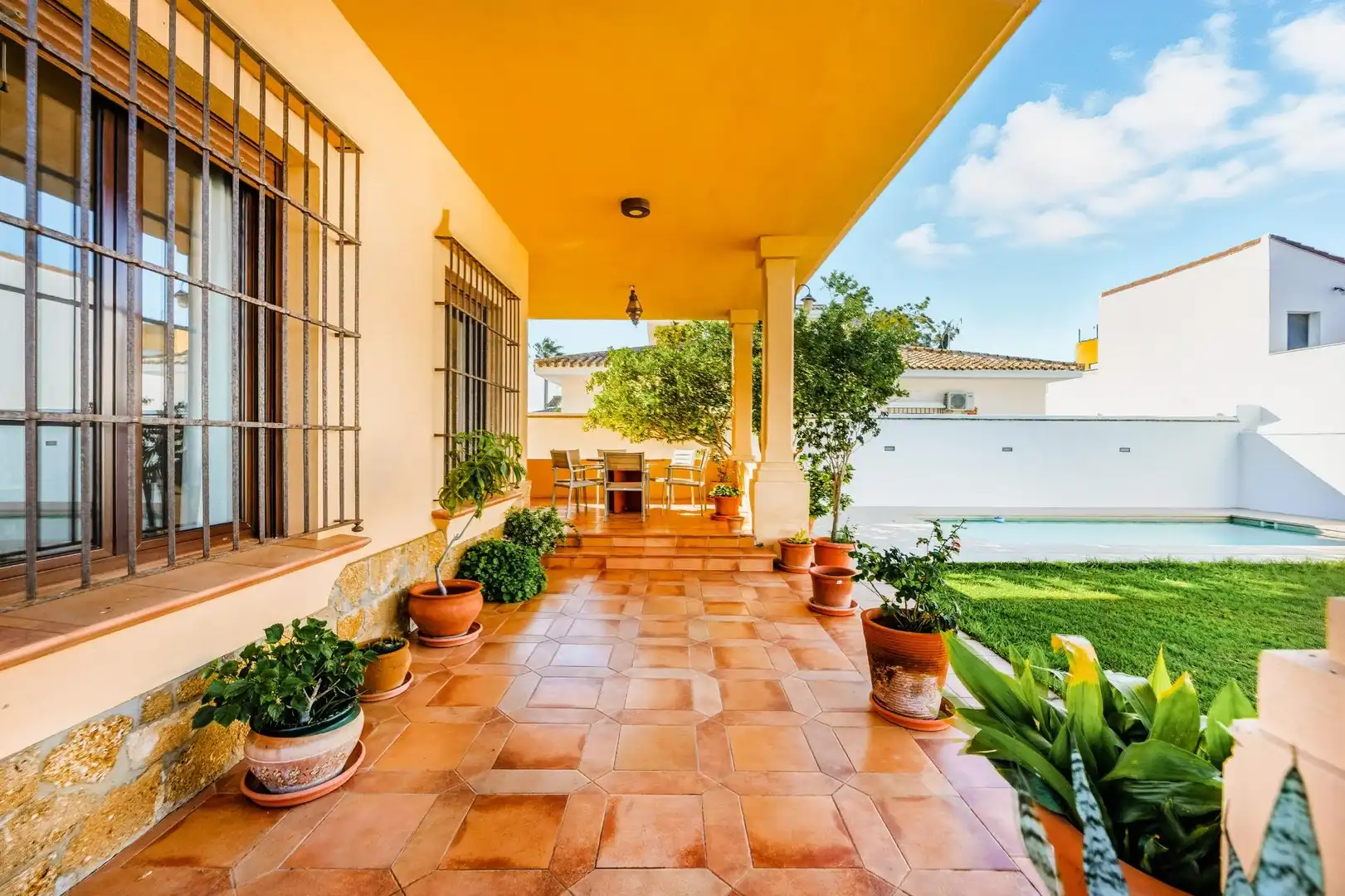 Terrassa de Casa o xalet en venda en Chiclana de la Frontera amb Aire condicionat, Jardí privat i Terrassa
