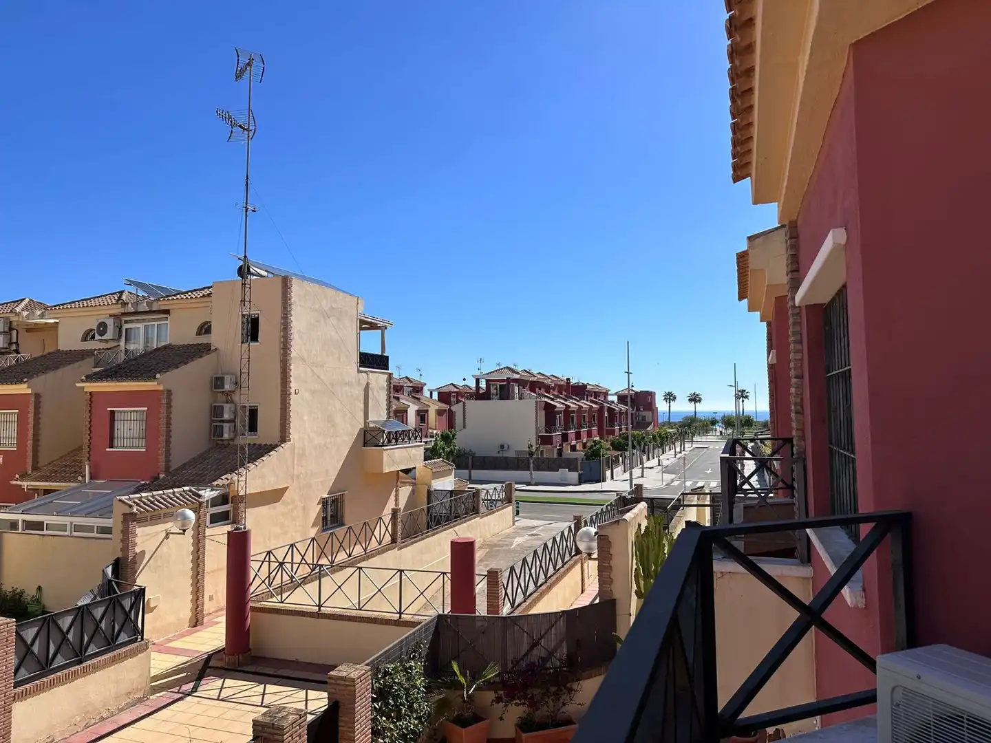 Vista exterior de Casa o xalet de lloguer en Pilar de la Horadada amb Aire condicionat, Calefacció i Terrassa