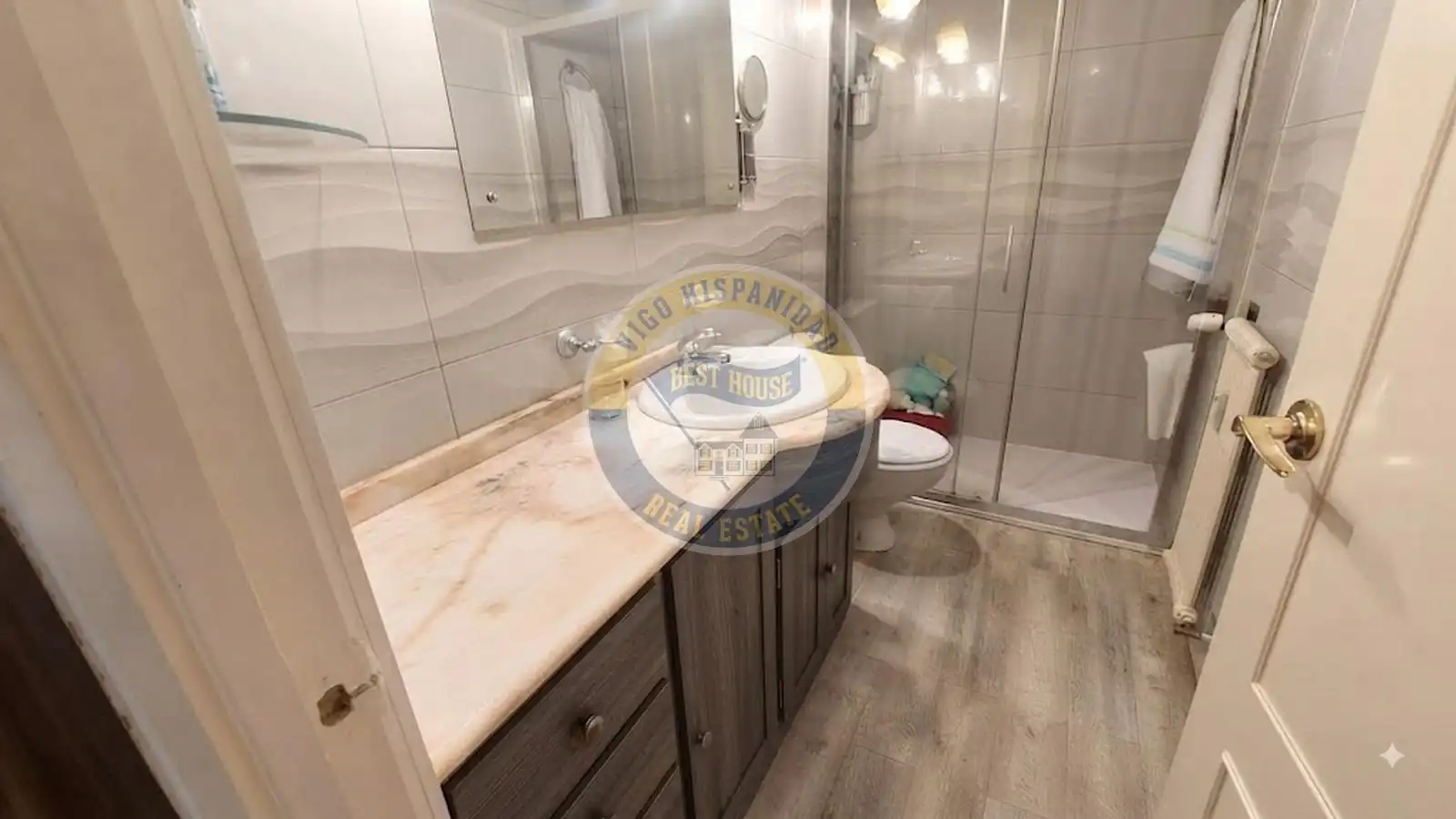 Bathroom of Flat for sale in Vigo   with Heating, Terrace and Storage room