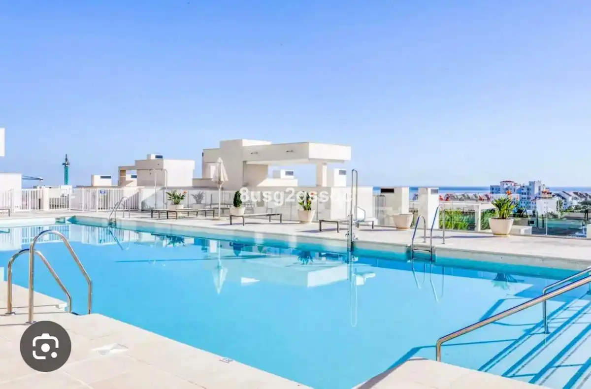 Piscina de Apartament en venda en Estepona amb Aire condicionat, Terrassa i Moblat