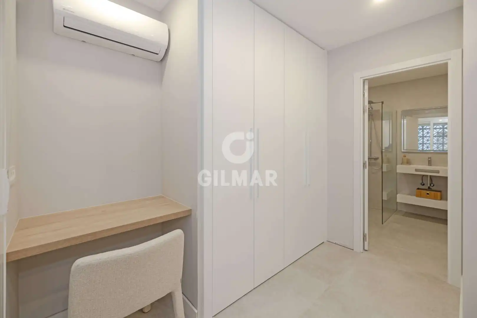 Dormitori de Apartament en venda en Estepona amb Balcó