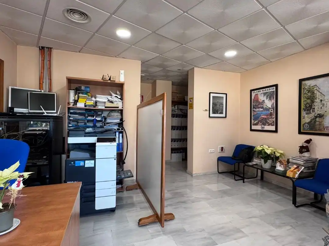 Büro zum Verkauf in Málaga mit Klimaanlage, Heizung und Terrasse