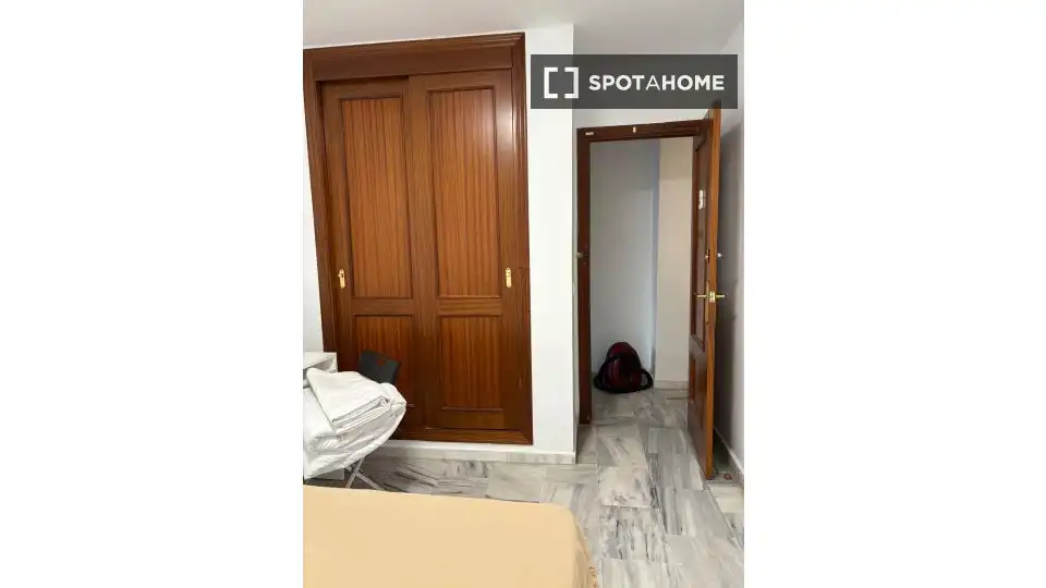 Bedroom of Flat for share in Sevilla  with Air Conditioner, Terrace and Furnished