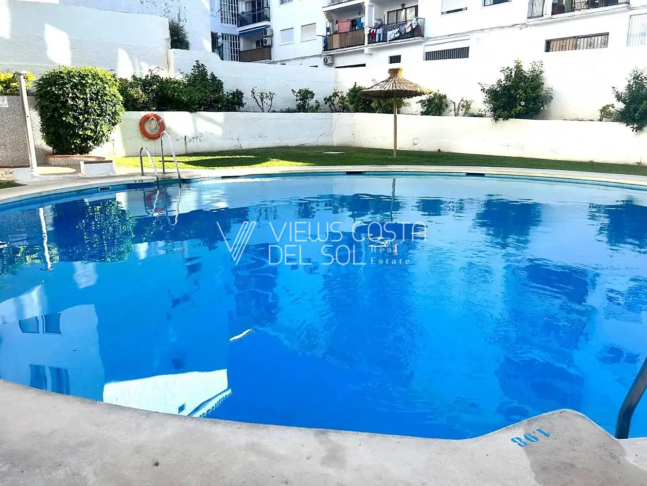 Piscina de Apartamento de alquiler en Nerja con Jardín privado, Piscina y Amueblado
