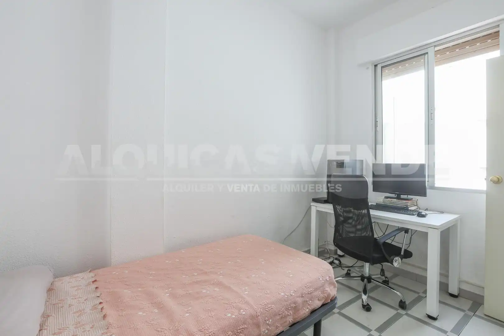 Bedroom of Flat for sale in Sevilla  with Air Conditioner