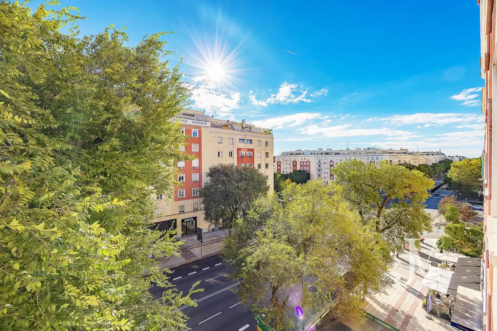 Vista exterior de Pis en venda en Madrid amb Calefacció i Moblat