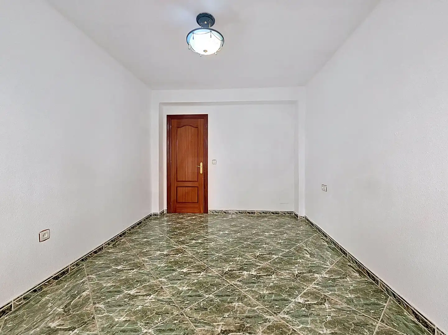 Flat for sale in Granada  with Heating