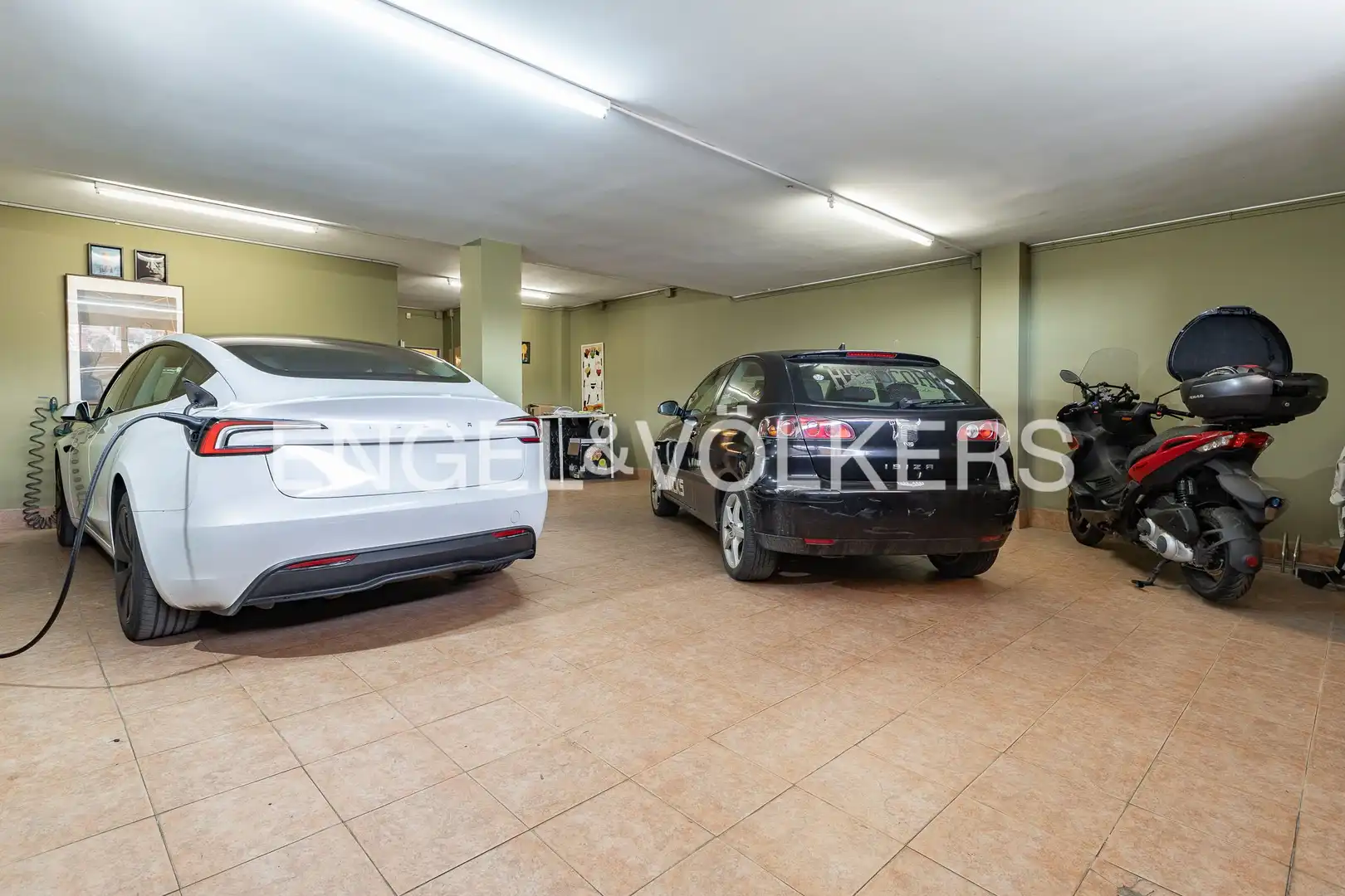 Parking de Casa adosada de alquiler en Tiana con Aire acondicionado, Calefacción y Jardín privado