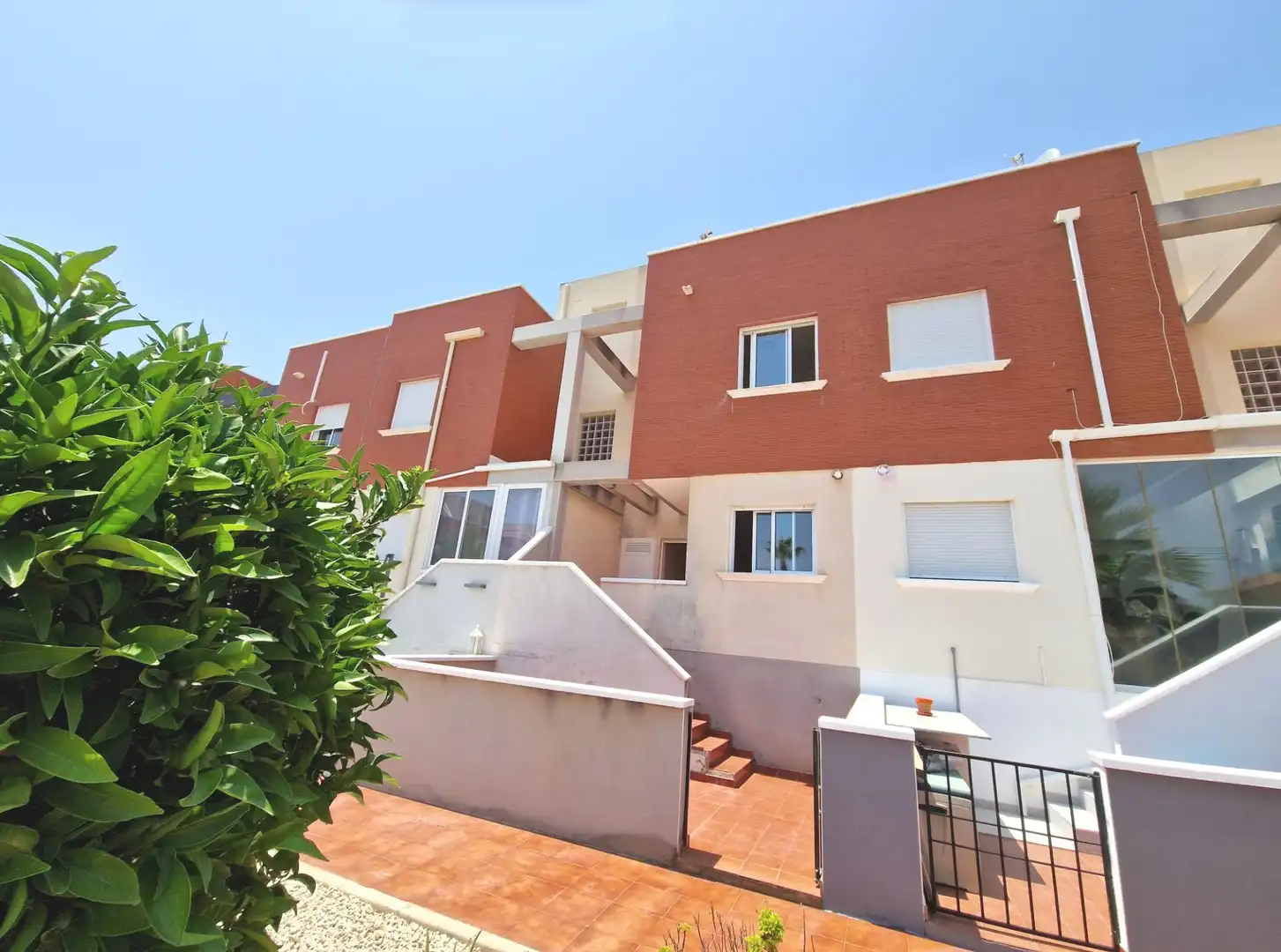 Vista exterior de Casa adosada en venda en Rojales amb Terrassa, Traster i Piscina comunitària