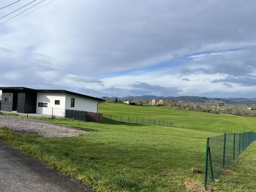 Terrenys i solars en venda a Llanera