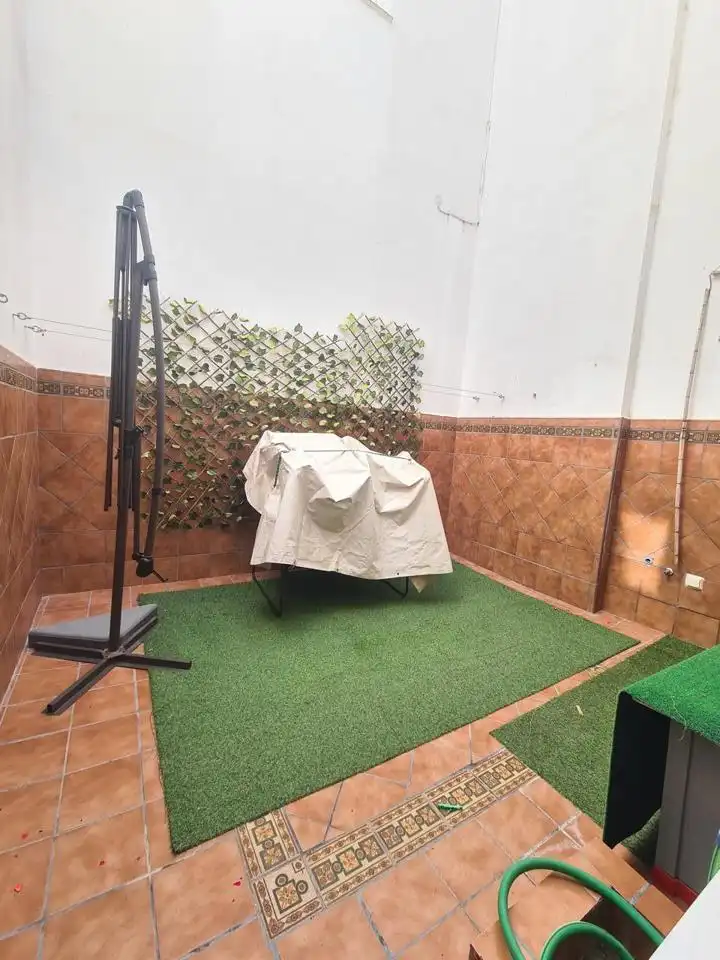 Planta baja de alquiler en Divina Pastora, V Centenario - Piletas - Capuchinos