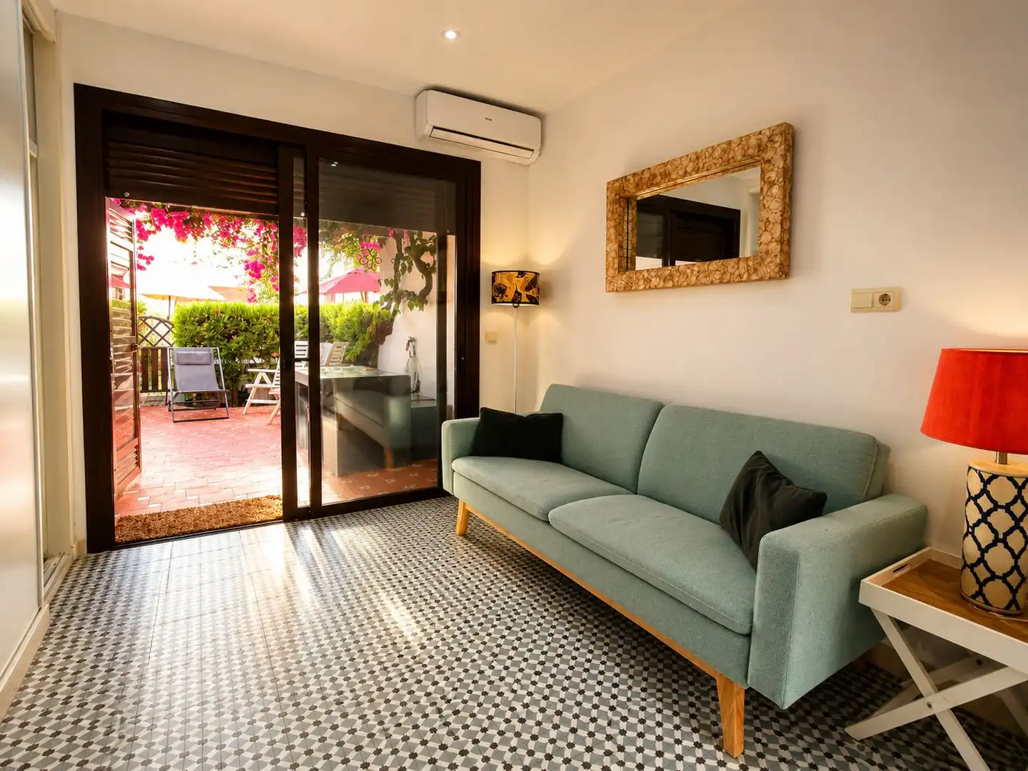Wohnzimmer von Wohnung zur Miete in Estepona mit Klimaanlage, Terrasse und Möbliert