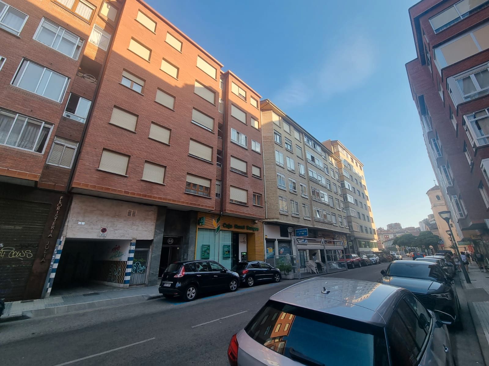 Vista exterior de Piso en venta en Burgos Capital con Calefacción y Amueblado