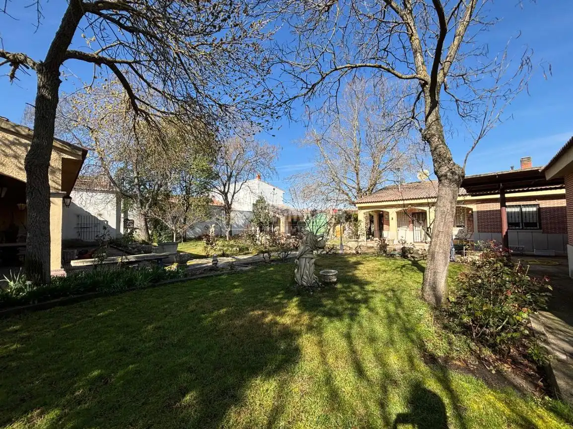 Jardín de Casa o chalet en venta en Nava del Rey