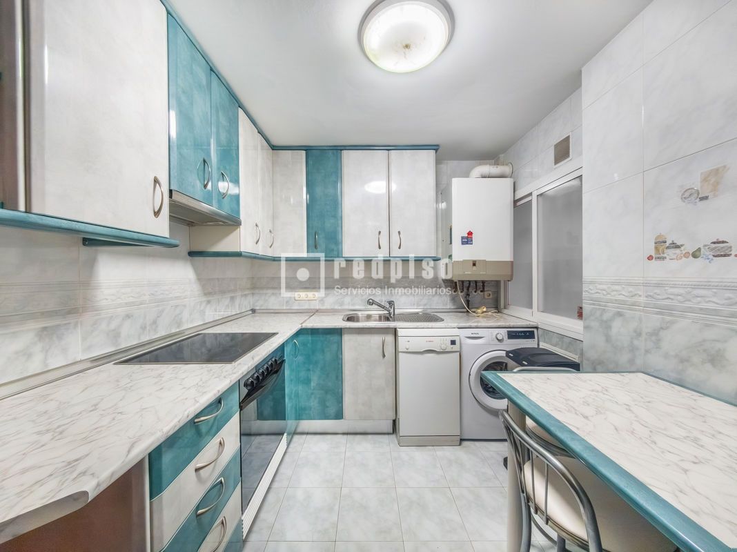 Cocina de Piso en venta en Alcorcón con Aire acondicionado, Calefacción y Jardín privado