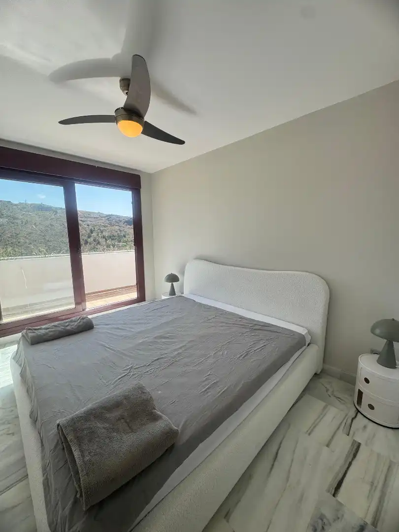 Habitación de Ático de alquiler en Benahavís con Aire acondicionado, Calefacción y Terraza