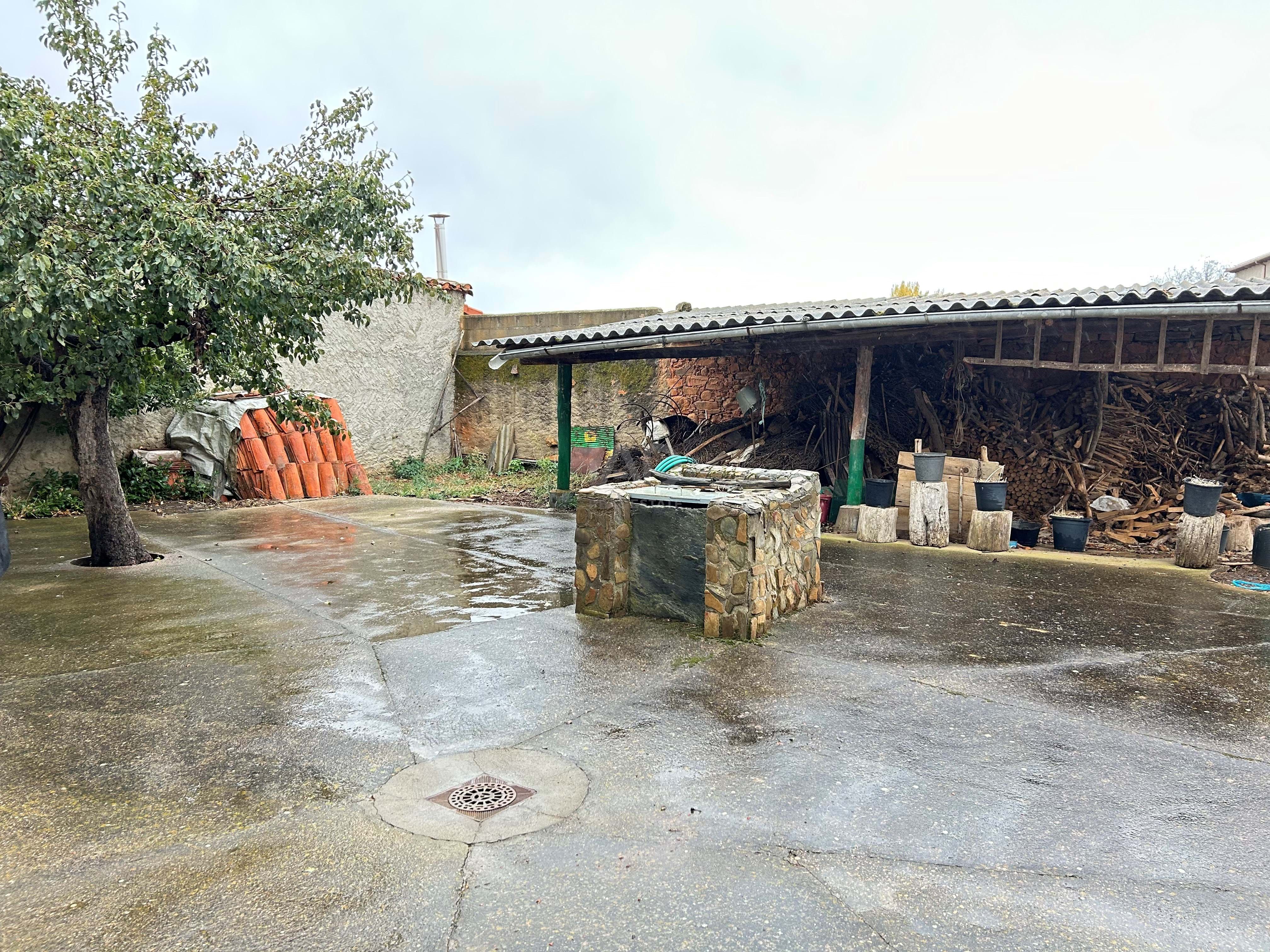 Exterior view of Building for sale in Destriana