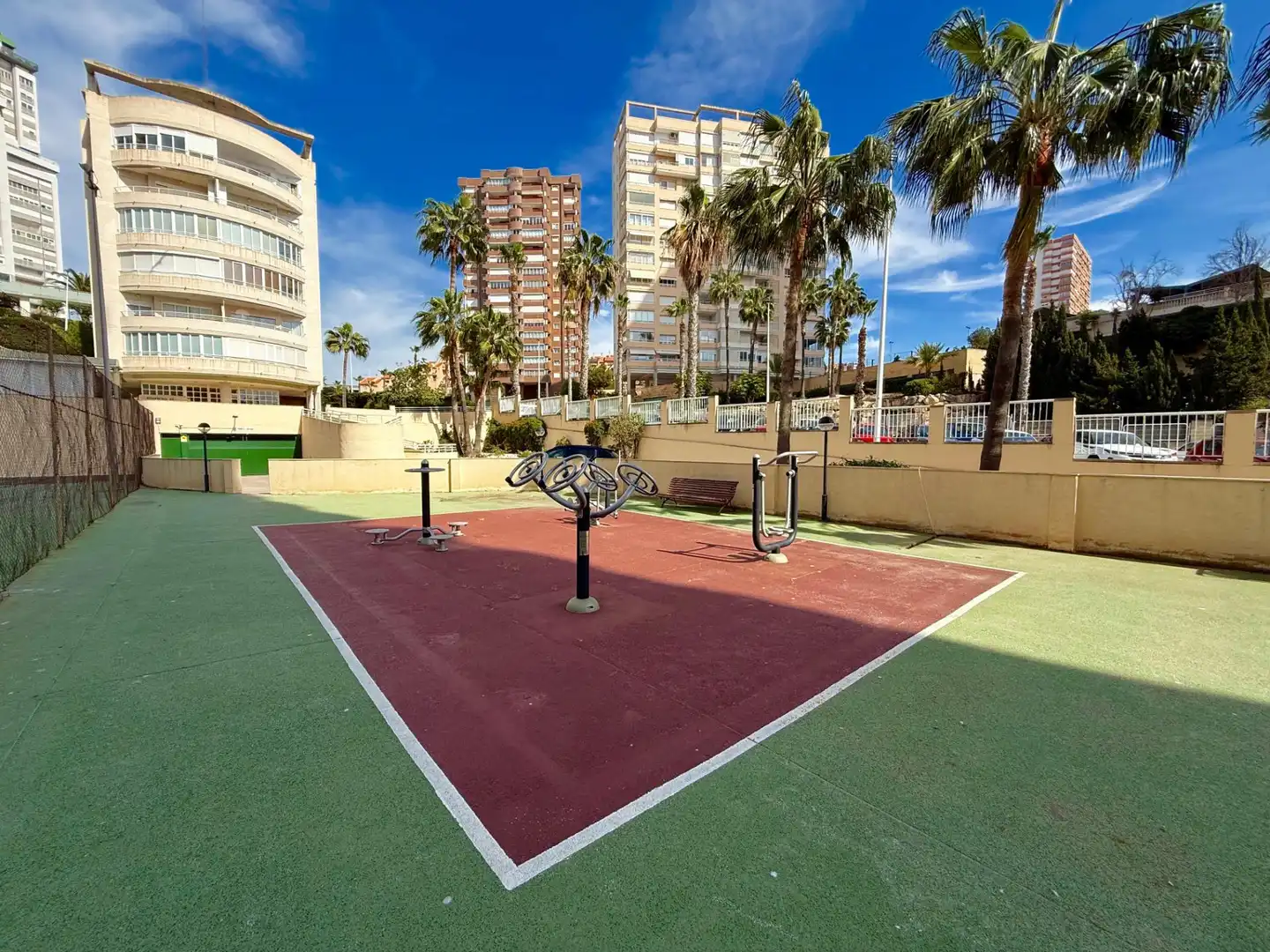 Vista exterior de Apartamento en venta en Benidorm con Aire acondicionado, Jardín privado y Amueblado