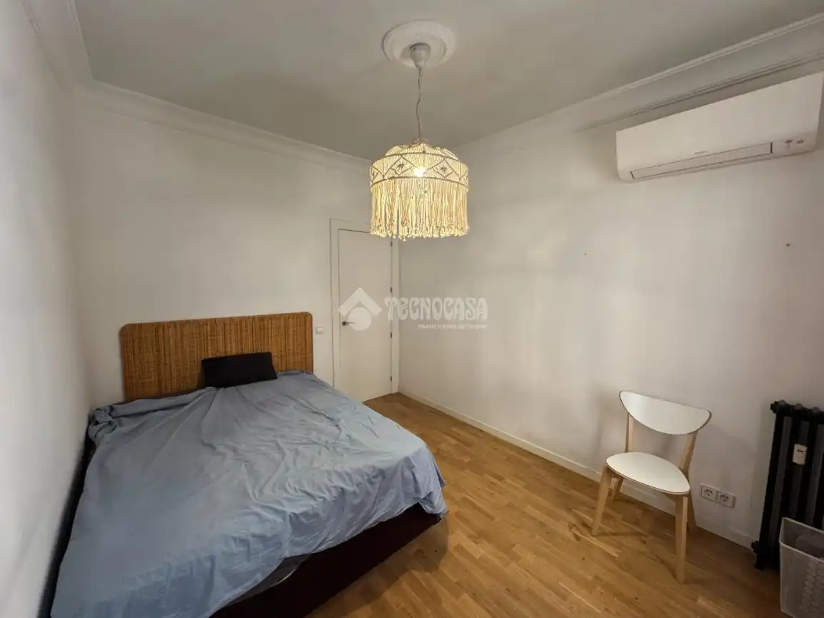 Schlafzimmer von Wohnung zur Miete in Madrid mit Klimaanlage, Heizung und Parkett