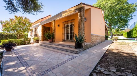 Foto 4 de Casa o xalet en venda a Calle de Los Tulipanes, Palomares del Río, Sevilla