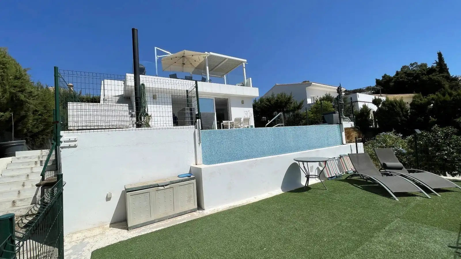 Vista exterior de Casa o chalet de alquiler en Estepona con Aire acondicionado, Terraza y Piscina