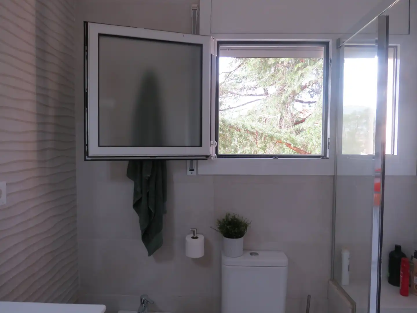 Badezimmer von Wohnung zur Miete in Sant Andreu de Llavaneres mit Klimaanlage, Heizung und Parkett