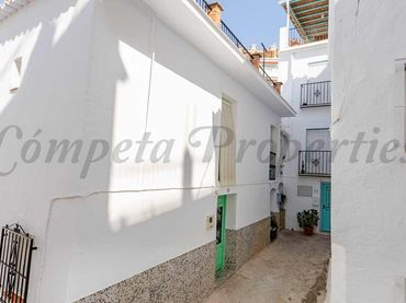 Casa con balcón en venta en Cómpeta