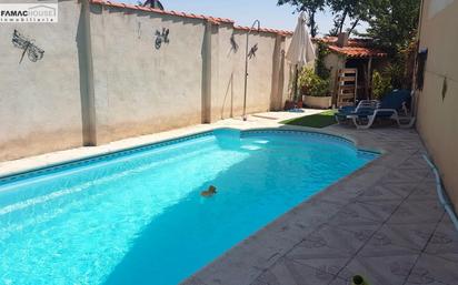 Swimming pool of Single-family semi-detached for sale in San Martín de la Vega  with Air Conditioner, Terrace and Swimming Pool