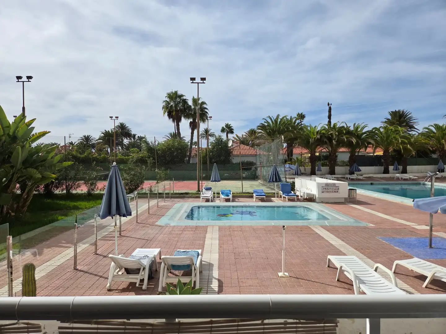 Piscina de Apartamento en venta en San Bartolomé de Tirajana con Aire acondicionado, Amueblado y Lavadora